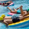 Beste Stimmung bei der Summer Pool Party im Bad Neustädter Triamare: Teamwork war bei vielen Wasserspielen gefordert.