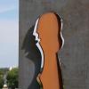 Detailansicht der "Frau" beim neu aufgestellten Kunstwerk auf der Mainpromenade in Margetshöchheim. Im Schattenwurd sieht man deutlich, wie die Figur "spricht". Sie soll die Menschen im Dorf darstellen und lehnt sich symbolisch an die Margetshöchheimer Kirchenpatronin Margarethe an. Detailansicht der "Frau" beim neu aufgestellten Kunstwerk auf der Mainpromenade in Margetshöchheim. Im Schattenwurd sieht man deutlich, wie die Figur "spricht". Sie soll die Menschen im Dorf darstellen und lehnt sich symbolisch an die Margetshöchheimer Kirchenpatronin Margarethe an.