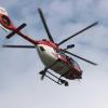 Eine 18-jährige Autofahrerin ist bei einem Unfall in Oberbayern lebensgefährlich verletzt und von einem Rettungshubschrauber ins Krankenhaus gebracht worden. (Symbolbild)