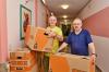 Vor dem Auszug der Redemptoristen: Pater Fritz Vystrcil, der Rektor des Hauses, und Priester Bernd Wagner (rechts) packen tatkräftig mit an.