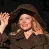Schauspielerin Pamela Anderson zeigte sich 2023 bei einer Fashionshow in Paris ohne Make-up. (Archivbild)