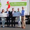 Anlässlich des 150-jährigen Firmenjubiläums der Firma Nußbaumer spendete die Raiffeisenbank je 1000 Euro an die Mainfränkischen Werkstätten und den Verein Würzburger Kindertafel.