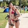 Viele Menschen verbringen den Sonntag 11.08.24 draußen im Freien am Wasser wie hier an der Mainlände in Eibelstadt.