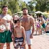 Viele Menschen verbringen den Sonntag 11.08.24 draussen im Freien am Wasser wie hier im Dallenbergbad in Würzburg.