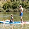 Viele Menschen verbringen den Sonntag 11.08.24 draußen im Freien am Wasser wie hier am Erlabrunner See.