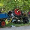 Drei Menschen wurden bei dem Unfall mit einem Traktor schwer verletzt.