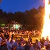 Mehrere Tausend Besucherinnen und Besucher feierten Samstag und Montag fröhlich beim legendären Sommernachtsfest am Holzhäuser Tivoli.