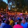 Mehrere Tausend Besucherinnen und Besucher feierten Samstag und Montag fröhlich beim legendären Sommernachtsfest am Holzhäuser Tivoli.
