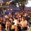 Mehrere Tausend Besucherinnen und Besucher feierten Samstag und Montag fröhlich beim legendären Sommernachtsfest am Holzhäuser Tivoli.