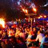 Mehrere Tausend Besucherinnen und Besucher feierten Samstag und Montag fröhlich beim legendären Sommernachtsfest am Holzhäuser Tivoli.