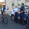 Vor der Polizei-Dienststelle Bad Königshofen wurden Polizeiseelsorger Matthias Zöller (links) und sein mitfahrender Kollege Wolfgang Barth begrüßt.