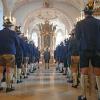 Trachtler feiern an Mariä Himmelfahrt Gottesdienst in Kochel am See.