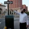 Jeden Donnerstagmorgen prüft Rabbi Moshe Tauber, ob der Eruv in Manhatten intakt ist.
