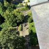 Ein Vierjähriger ist nach einem Sturz vom Balkon gestorben.