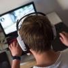 Mehr als eine Stunde täglich verbringen junge Leute zwischen 10 und 17 laut einer Erhebung mit Computerspielen. (Archivbild)