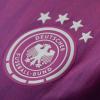 Egal, ob in Weiß oder Pink: Vorgesetzte können das Tragen des deutschen und anderer Trikots am Arbeitsplatz verbieten.