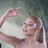 Popsängerin Ariana Grande konnte ihren Augen kaum glauben, als sie am „Wicked”-Set einen Parapazzo über sich schweben sah. (Archivbild)