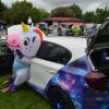 Das Einhorn würde gerne ins Lilo und Stitch-Fahrzeug passen. Die über 150 Autos waren alle besondere Unikaten.