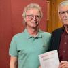 Der TV Gerolzhofen hat Hartmut Bräuer (rechts) zum Ehrenmitglied ernannt. Das Bild zeigt diesen zusammen mit TV-Vorsitzenden Bernhard Krapf.