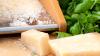 Parmesan und Grana Padano sind beides italienische Hartkäsesorten, unterscheiden sich aber in Details.