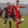 Altbessingens Michael Winkler (vorne, Archivbild November 2023) am Ball, hier in einer Partie gegen den TSV Aubstadt II.