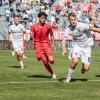 Moritz Hannemann (10) von den Würzburger Kickers im Ballduell mit Adam Aznou Ben Cheikh (2) vom FC Bayern München II und  Nestory Irankunda (7) vom FC Bayern München II. Die Würzburger Kickers verlieren am Samstag 24.08.24 das Heimspiel gegen Bayern München II mit 1:4 in der AKON Arena in Würzburg.
