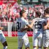 Ausgleich für die Kickers! Girth köpft den Freistoß von Küc mustergültig in die rechte Ecke des FCB-Tores. Es steht 1:1! Die Würzburger Kickers verlieren am Samstag 24.08.24 das Heimspiel gegen Bayern München II mit 1:4 in der AKON Arena in Würzburg.