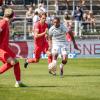 Fabrice Montcheu (20) von den Würzburger Kickers  im Ballduell mit Luca Denk (6) vom FC Bayern München II. Die Würzburger Kickers verlieren am Samstag 24.08.24 das Heimspiel gegen Bayern München II mit 1:4 in der AKON Arena in Würzburg.
