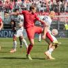 Alem Japaur (11) von den Würzburger Kickers im Zweikampf mit Steve Breitkreuz (5) vom FC Bayern München II. Die Würzburger Kickers verlieren am Samstag 24.08.24 das Heimspiel gegen Bayern München II mit 1:4 in der AKON Arena in Würzburg.