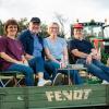 Rund 350 Menschen und 60 Schlepper besuchen am Freitag. 23.08.24 das Traktorkino bei Hopferstadt Ochsenfurt.