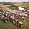 Rund 350 Menschen und 60 Schlepper besuchen am Freitag. 23.08.24 das Traktorkino bei Hopferstadt Ochsenfurt.