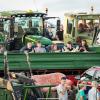 Rund 350 Menschen und 60 Schlepper besuchen am Freitag. 23.08.24 das Traktorkino bei Hopferstadt Ochsenfurt.