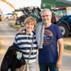 Rund 350 Menschen und 60 Schlepper besuchen am Freitag. 23.08.24 das Traktorkino bei Hopferstadt Ochsenfurt.