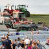 Rund 350 Menschen und 60 Schlepper besuchen am Freitag. 23.08.24 das Traktorkino bei Hopferstadt Ochsenfurt.