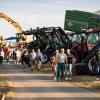 Rund 350 Menschen und 60 Schlepper besuchen am Freitag. 23.08.24 das Traktorkino bei Hopferstadt Ochsenfurt.