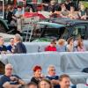Rund 350 Menschen und 60 Schlepper besuchen am Freitag. 23.08.24 das Traktorkino bei Hopferstadt Ochsenfurt.