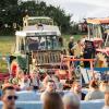 Rund 350 Menschen und 60 Schlepper besuchen am Freitag. 23.08.24 das Traktorkino bei Hopferstadt Ochsenfurt.