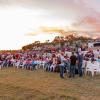 Rund 350 Menschen und 60 Schlepper besuchen am Freitag. 23.08.24 das Traktorkino bei Hopferstadt Ochsenfurt.