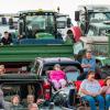 Rund 350 Menschen und 60 Schlepper besuchen am Freitag. 23.08.24 das Traktorkino bei Hopferstadt Ochsenfurt.