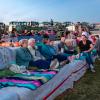Rund 350 Menschen und 60 Schlepper besuchen am Freitag. 23.08.24 das Traktorkino bei Hopferstadt Ochsenfurt.