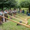 Die Alpenbläser Mömlingen und die Alpenbläser Schwarze Berge aus der Rhön geben am Sonntag 25.08.24 ein Standkonzert im Residenzgarten in Würzburg.