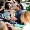 Laue Nächte und gute Stimmung: Zahlreiche Menschen verfolgen am Freitag (23.08.24) das Gemeinsam Dreisam Festival in der Waldschänke Dornheim in Würzburg. Das Festival ist ein gemeinsames Projekt der vier Würzburger Jugendkulturhäuser b-hof, Cairo, Immerhin und Kellerperle.