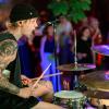 Laue Nächte und gute Stimmung: Paulinko treten am Freitag (23.08.24) beim Gemeinsam Dreisam Festival in der Waldschänke Dornheim in Würzburg auf. Das Festival ist ein gemeinsames Projekt der vier Würzburger Jugendkulturhäuser b-hof, Cairo, Immerhin und Kellerperle.
