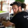 Laue Nächte und gute Stimmung: Zahlreiche Menschen verfolgen am Samstag (24.08.24) das Gemeinsam Dreisam Festival in der Waldschänke Dornheim in Würzburg. Das Festival ist ein gemeinsames Projekt der vier Würzburger Jugendkulturhäuser b-hof, Cairo, Immerhin und Kellerperle.