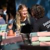 Laue Nächte und gute Stimmung: Zahlreiche Menschen verfolgen am Sonntag (25.08.24) das Gemeinsam Dreisam Festival in der Waldschänke Dornheim in Würzburg. Das Festival ist ein gemeinsames Projekt der vier Würzburger Jugendkulturhäuser b-hof, Cairo, Immerhin und Kellerperle.