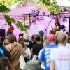 Laue Nächte und gute Stimmung: Udo West treten am Sonntag (25.08.24) beim Gemeinsam Dreisam Festival in der Waldschänke Dornheim in Würzburg auf. Das Festival ist ein gemeinsames Projekt der vier Würzburger Jugendkulturhäuser b-hof, Cairo, Immerhin und Kellerperle.