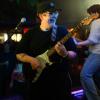 Laue Nächte und gute Stimmung: Die Punkband Get Jealous tritt am Sonntag (25.08.24) beim Gemeinsam Dreisam Festival in der Waldschänke Dornheim in Würzburg auf. Das Festival ist ein gemeinsames Projekt der vier Würzburger Jugendkulturhäuser b-hof, Cairo, Immerhin und Kellerperle.