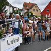 Einen traditionell bayerischen Almabtrieb organisierte der Kindergarten beim Umzug des 103. Röttinger Gauvolksfestes.