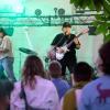 Laue Nächte und gute Stimmung: Die Punkband Get Jealous tritt am Sonntag (25.08.24) beim Gemeinsam Dreisam Festival in der Waldschänke Dornheim in Würzburg auf. Das Festival ist ein gemeinsames Projekt der vier Würzburger Jugendkulturhäuser b-hof, Cairo, Immerhin und Kellerperle.