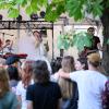 Laue Nächte und gute Stimmung: Udo West treten am Sonntag (25.08.24) beim Gemeinsam Dreisam Festival in der Waldschänke Dornheim in Würzburg auf. Das Festival ist ein gemeinsames Projekt der vier Würzburger Jugendkulturhäuser b-hof, Cairo, Immerhin und Kellerperle.
